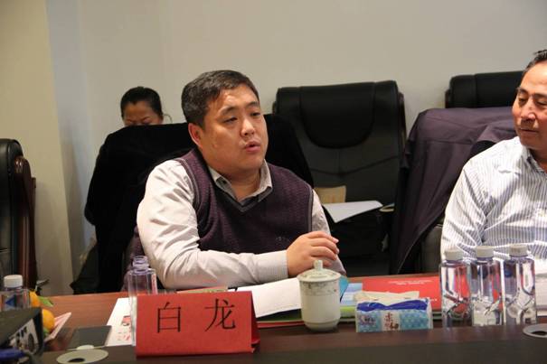 寶全農(nóng)貿物流園總經(jīng)理白龍做合作意向表態(tài).JPG